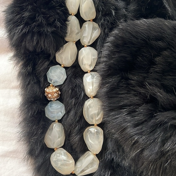 White colier - Picture 4 of 4